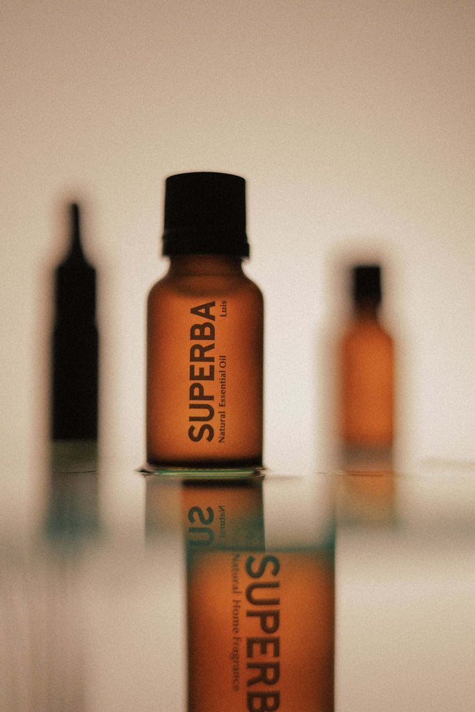 4 Superba elegant bottles of natural essential oil Luis edition for your diffuser 